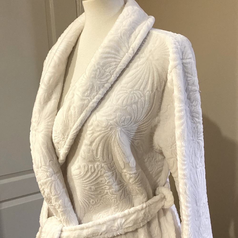 Soft White Robe - Picture 8 of 11